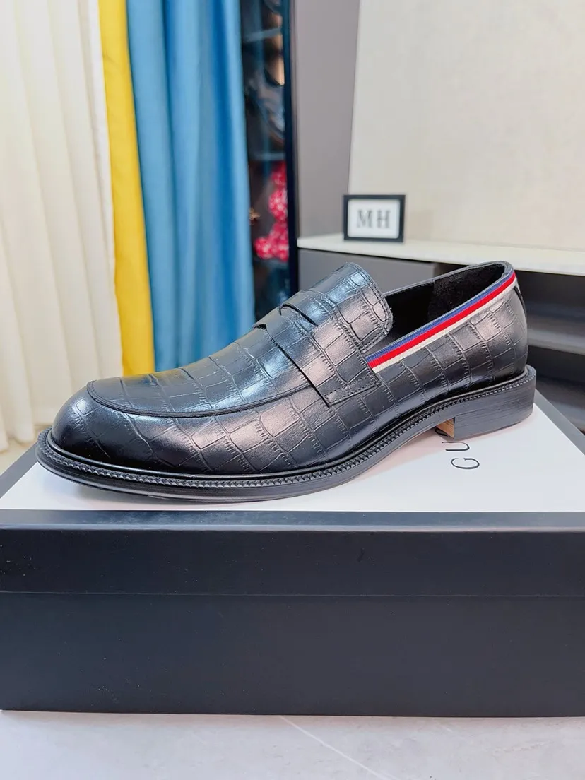 Men's shoes💰520🌸🌸【GUCCi】Original calfskin, water-dyed cowhide lining, original outsole, men's and women's fashion, formal casual leather shoes, slip-on men's and women's shoes series, young fashion, European and American trends, British style, random matching, comfortable feet, standard code: men's size 38-44 (45 can be customized)\nGrade: same style as the official website, original quality